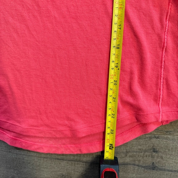 Lululemon Hold Tight Ribbed Short Sleeve Tee Pink Approx Size 6 - Picture 4 of 5